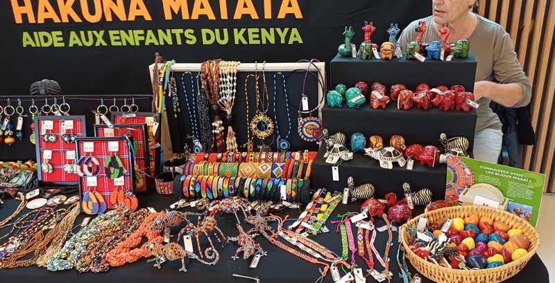 Hakuna Matata au marché africain de la quinzaine du Bénin à Villefranche sur Saône le 6 avril